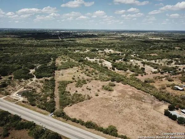 000 Along Row, Beeville,  78102