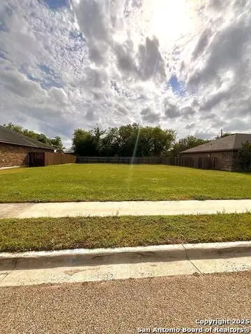 1011 Bluecrest, Beeville, TX 78102 - #1