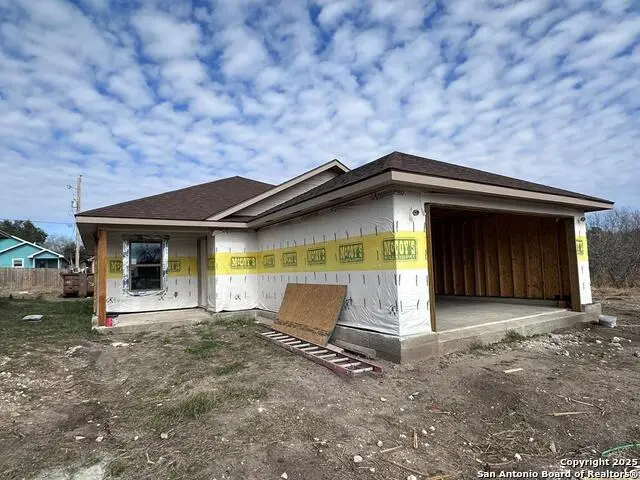 808 W Bates, Beeville, TX 78102 - #1