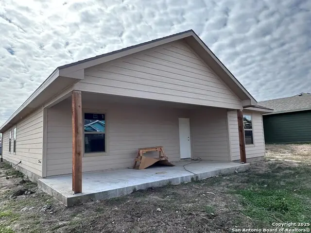 808 W Bates, Beeville, TX 78102 - #3