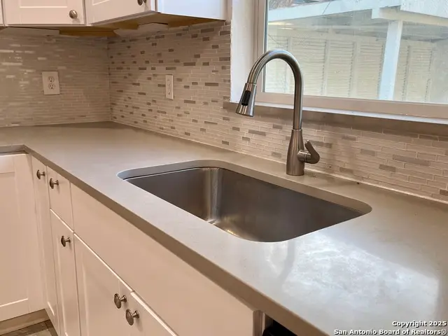 1034 W Elsmere Pl, San Antonio, TX 78201 - Image #3