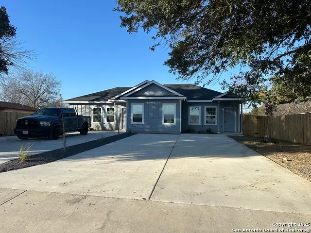 810 E Baxter St, Seguin, TX 78155 - #2