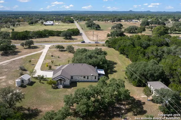 2407 Fm 1283, Pipe Creek, TX 78063