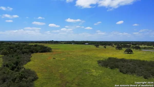 1922 County Road 407, Yoakum, TX 77995