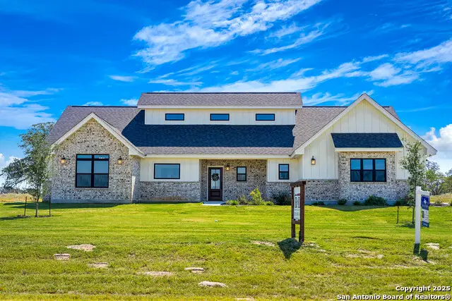 156 Firewheel Loop, Floresville, TX 78114 - Image #1