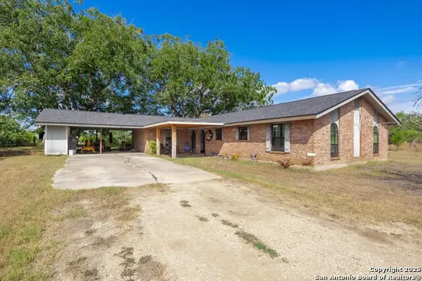 518 Hester Rd, Nixon, TX 78140