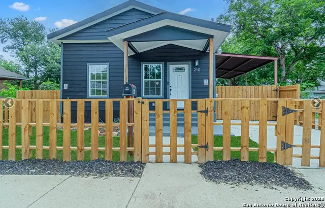 210 N San Jacinto, San Antonio, TX 78207 - Image #1