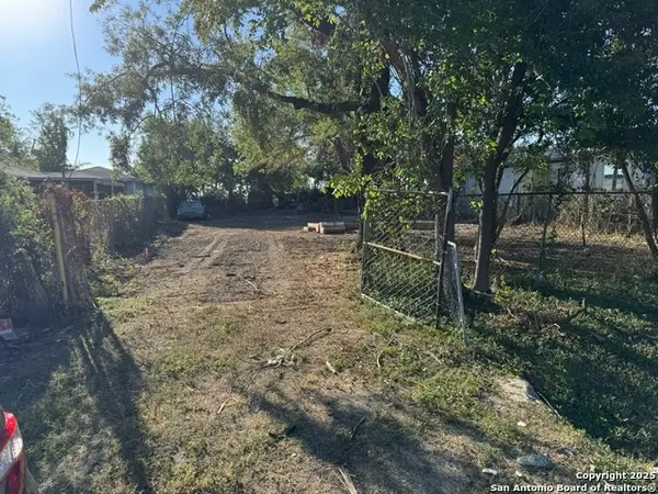 1402 W Victorson St, Houston, TX 77015