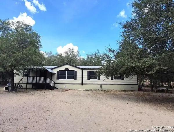 517 Grapeland Dr, San Antonio, TX 78264