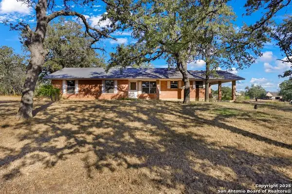 25 County Road 427, Stockdale, TX 78160