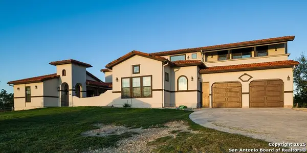 217 Saddle Wood, Comfort, TX 78013