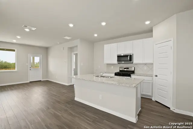 8818 Black Oak Drive, Elmendorf, TX 78112 - Image #2