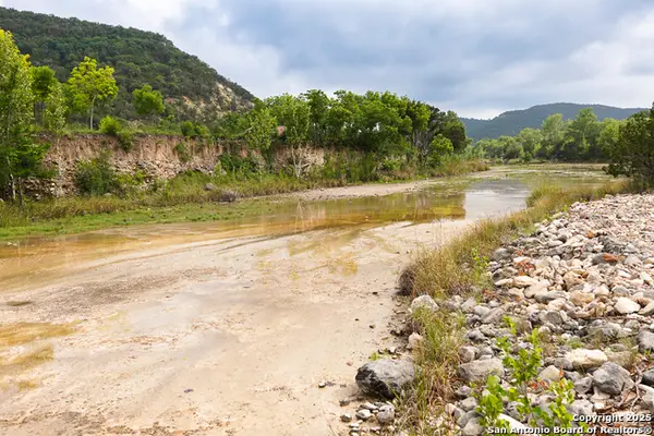 35298 Fm 187, Vanderpool, TX 78885