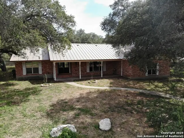 341 W Malone Dr, Devine, TX 78016 - Image #3