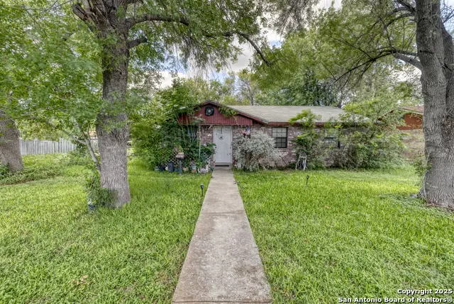 409 Moonwind Dr, Uvalde, TX 78801 - Image #1