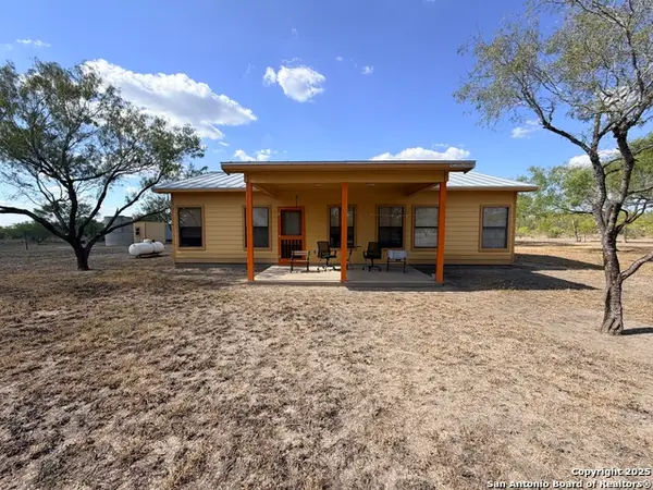 3065 Cr 423, Christine, TX 78012