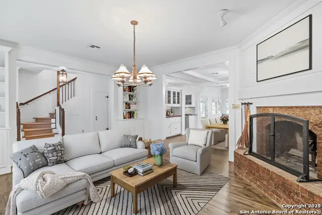 612 W San Antonio St, Fredericksburg, TX 78624 - Image #2