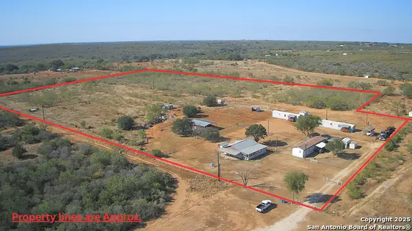 179 Pr 6624, Devine, TX 78016