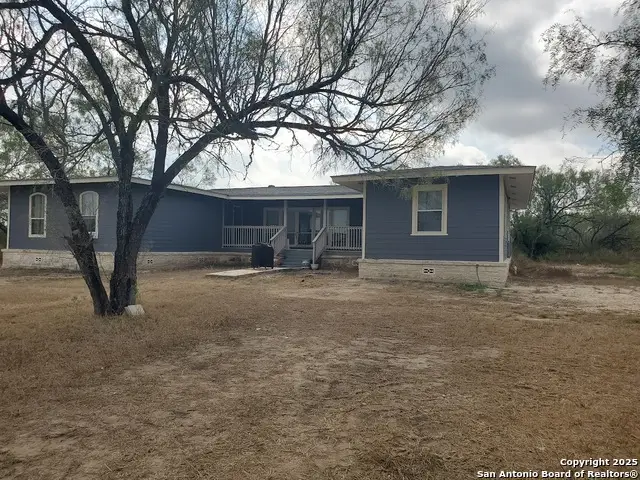 320 Pullins Drive, Pleasanton, TX 78064 - Image #2