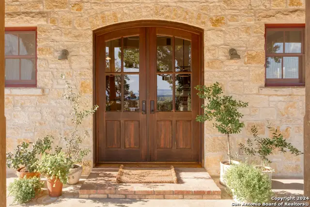 309 Ridgeview Drive, Fredericksburg, TX 78624 - Image #2