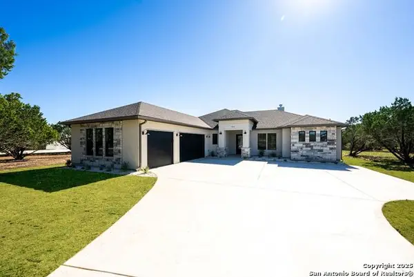 414 Rio Azul Dr, Pipe Creek, TX 78063