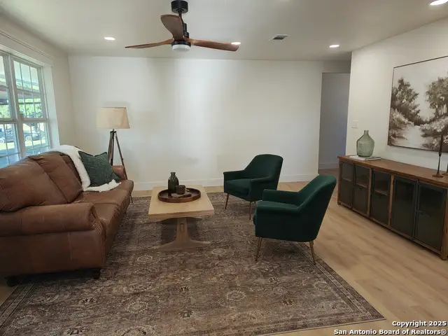 371 Rose Blvd, Charlotte, TX 78011 - Image #3