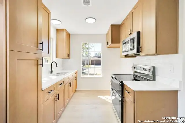 10123 Woodtrail, San Antonio, TX 78250 - Image #3