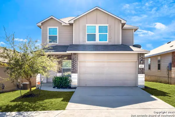 109 Hogans Alley, Floresville, TX 78114