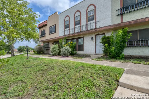 6655 Crown Rdg, San Antonio, TX 78239