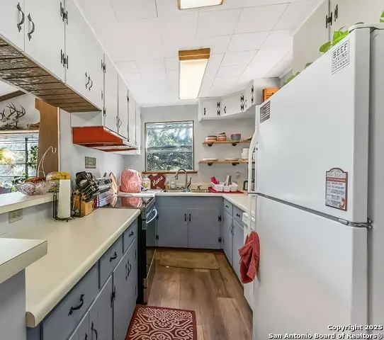 137 Hilltop, Lakehills, TX 78063 - Image #3