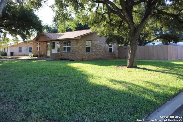 1004 E San Marcos, Pearsall, TX 78061 - Image #3