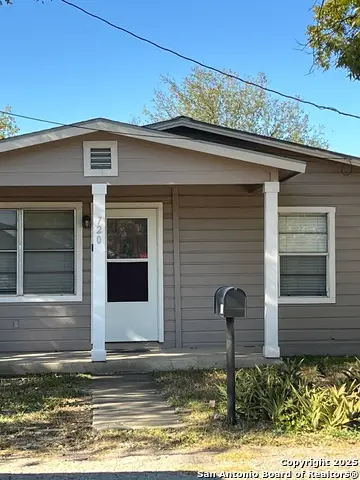 720 Reyes St, Uvalde, TX 78801 - Image #1