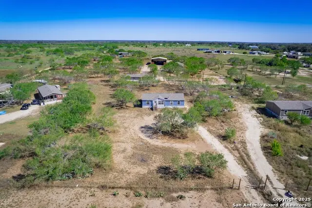 1007 County Road 773, Devine, TX 78016 - Image #2