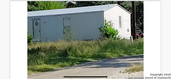 109 Hackberry, Bandera, TX 78003