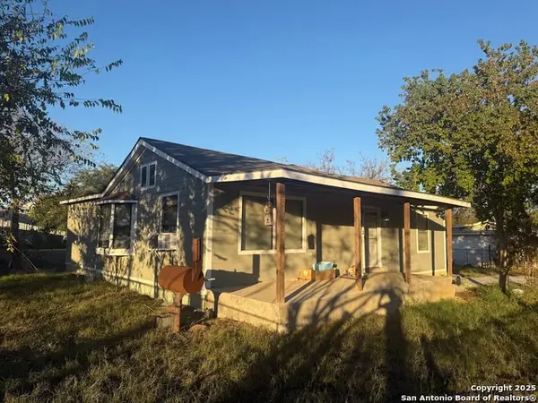 620 Viewpoint, Poteet, TX 78065