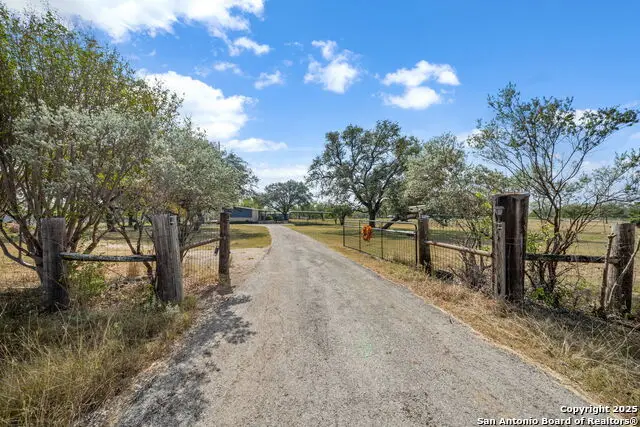 132 County Road 469, Castroville, TX 78009 - Image #2