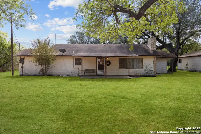 663 County Road 664, Devine, TX 78016 - Image #1