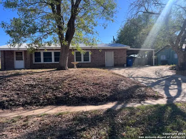 1105 Maia, Pleasanton, TX 78064