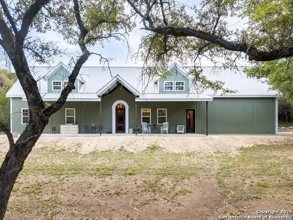 792 Alamo Beach Rd, Pipe Creek, TX 78063
