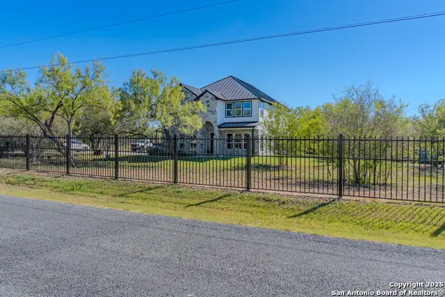 19026 County Road 5741, Castroville, TX 78009 - Image #2