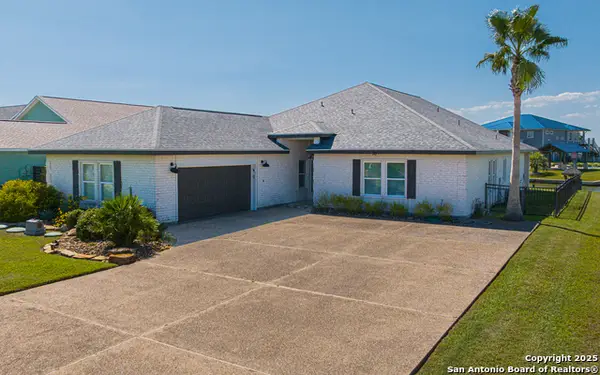 30 Peets Bend, Rockport, TX 78382