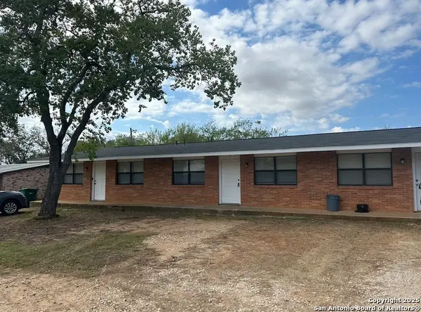 212 Simmons, Jourdanton, TX 78026