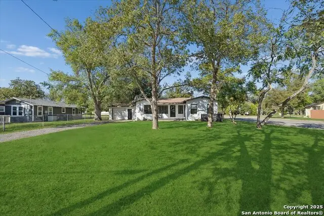 735 Krezdorn, Seguin, TX 78155 - Image #3