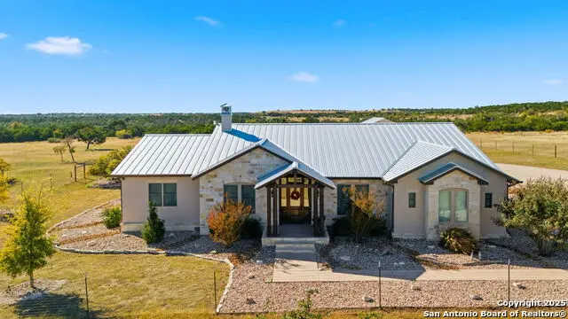 601 Garrison Rd, Fredericksburg, TX 78624 - Image #2