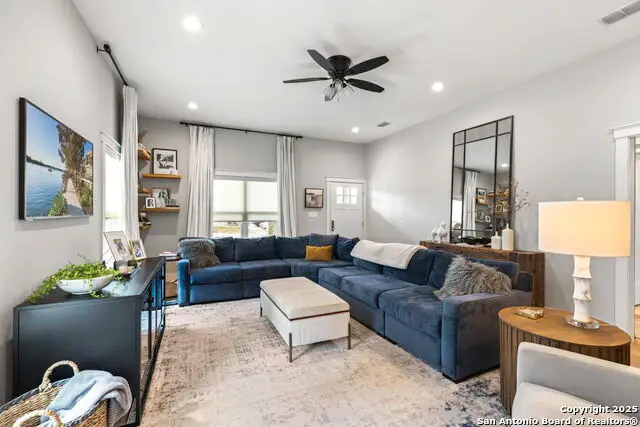 835 Cross, New Braunfels, TX 78130 - Image #3