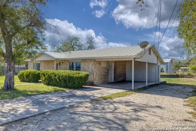 733 N Camp, Uvalde, TX 78801 - Image #2