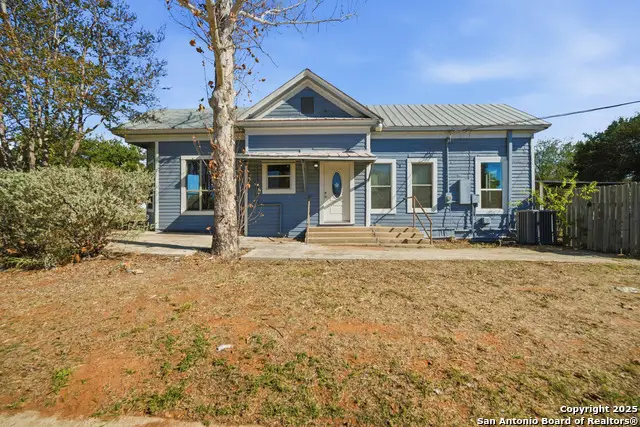 1004 E Colorado, Pearsall, TX 78061 - Image #1