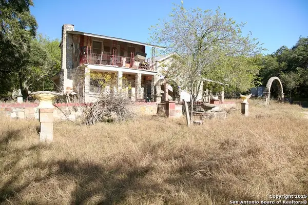 550 Spur, Lakehills, TX 78063