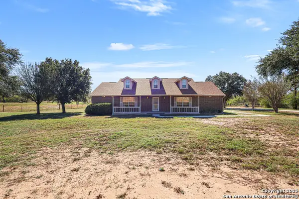 626 Home Crossing, Adkins, TX 78101