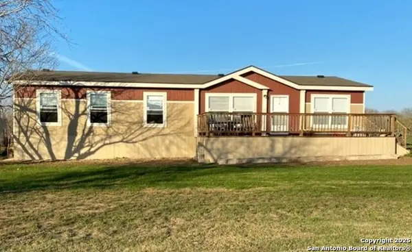 5570 Blackhill, Floresville, TX 78114